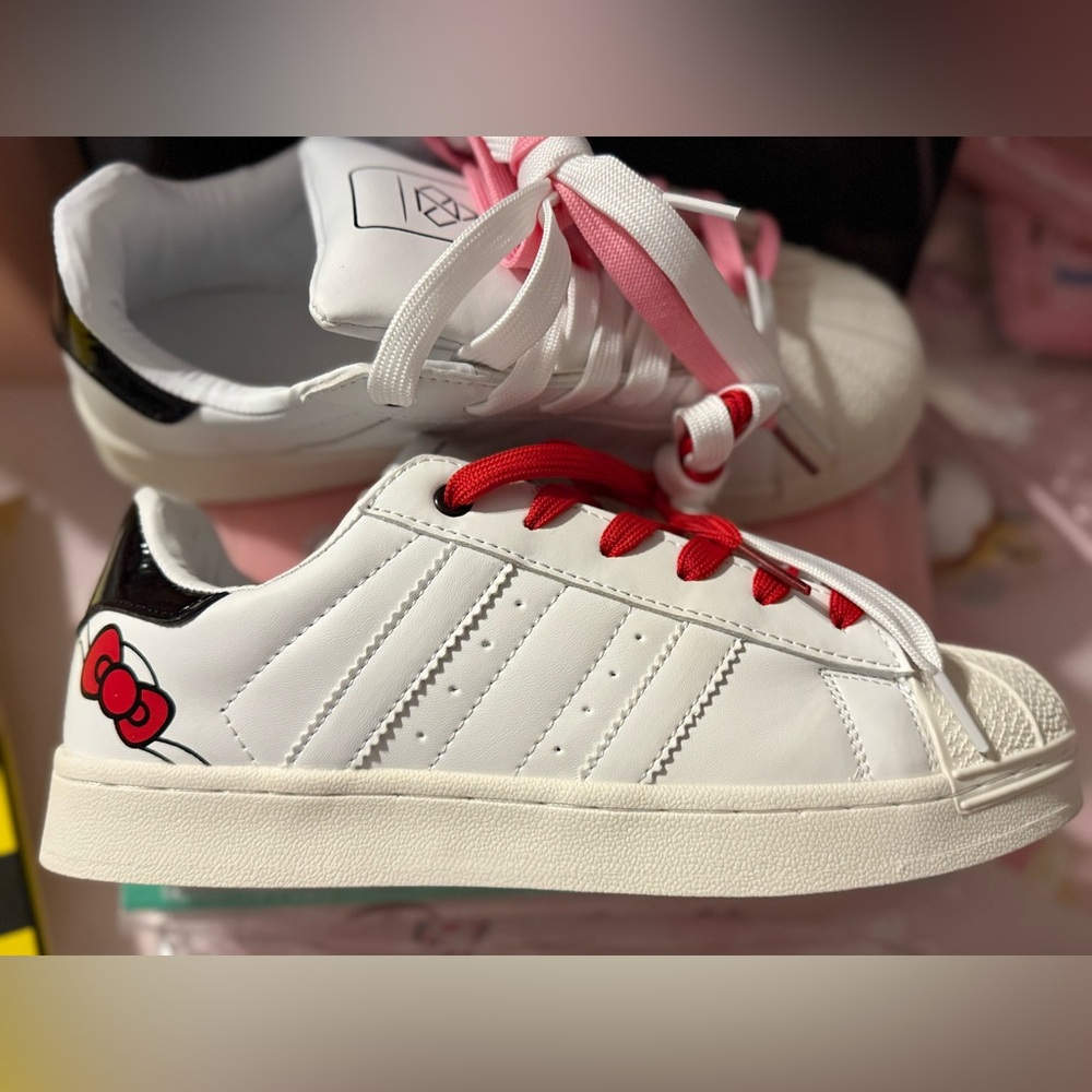 🆕 Hello Kitty Shoes. Size 7.5